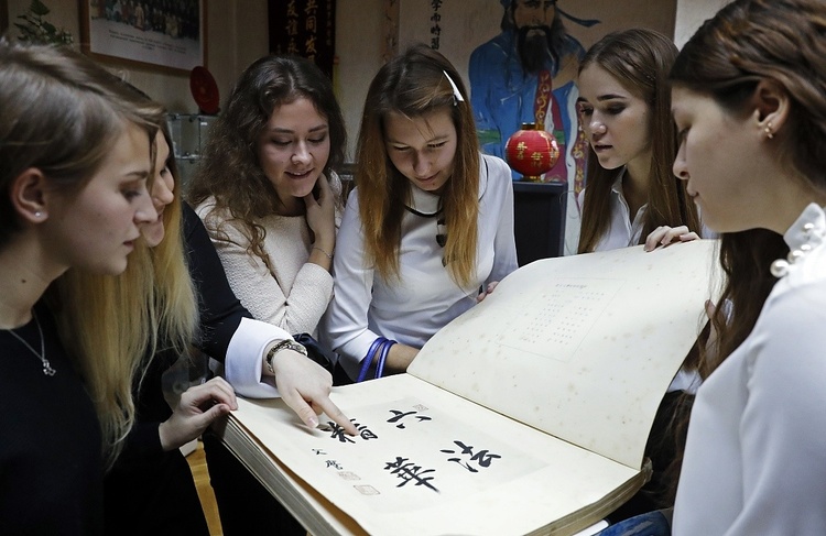 俄罗斯网校开设汉语在线课程 面向5-11年级学生由243节课组成