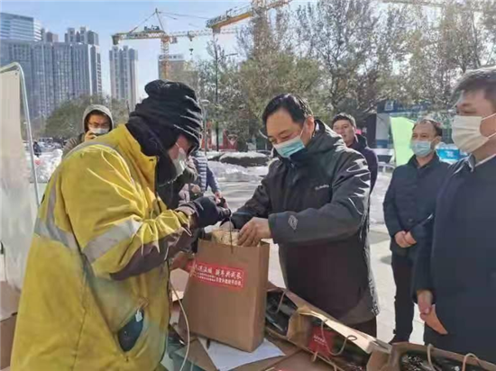 辽宁开展关爱外卖骑手活动 让新就业形态劳动者感受到家的温暖_fororder_1