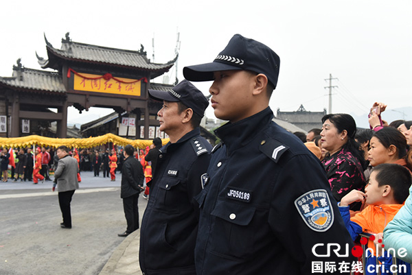 图片默认标题_fororder_红城“警”色美（摄影-胡林茂）