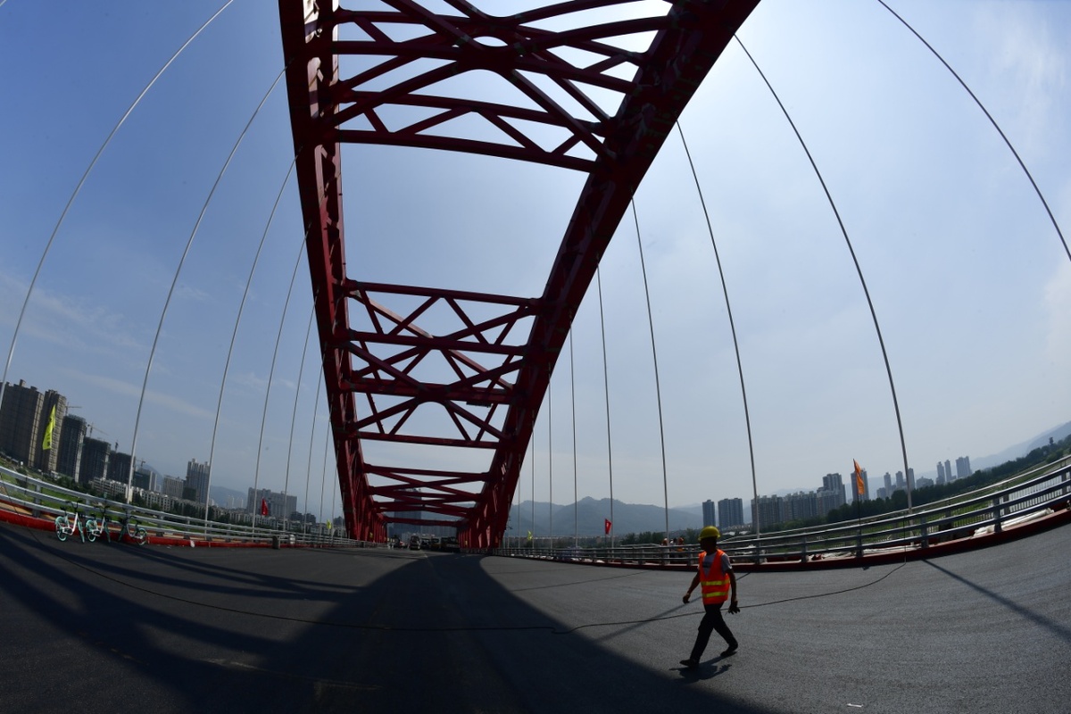 宝鸡建成全国首座全焊接钢桁架拱桥