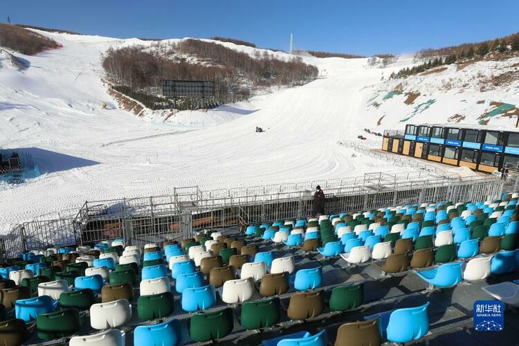 河北张家口云顶滑雪公园赛道塑型忙