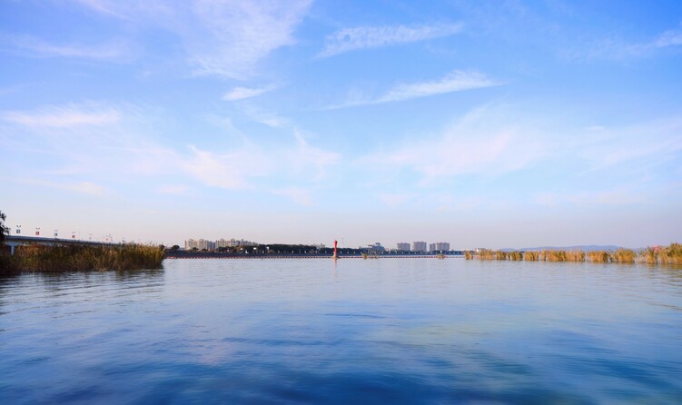 无锡滨湖:湖光潋滟映山色 醉美风景入画来