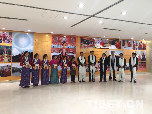 十一世班禅朋友圈声明 市面出售其字画“纯属假冒”