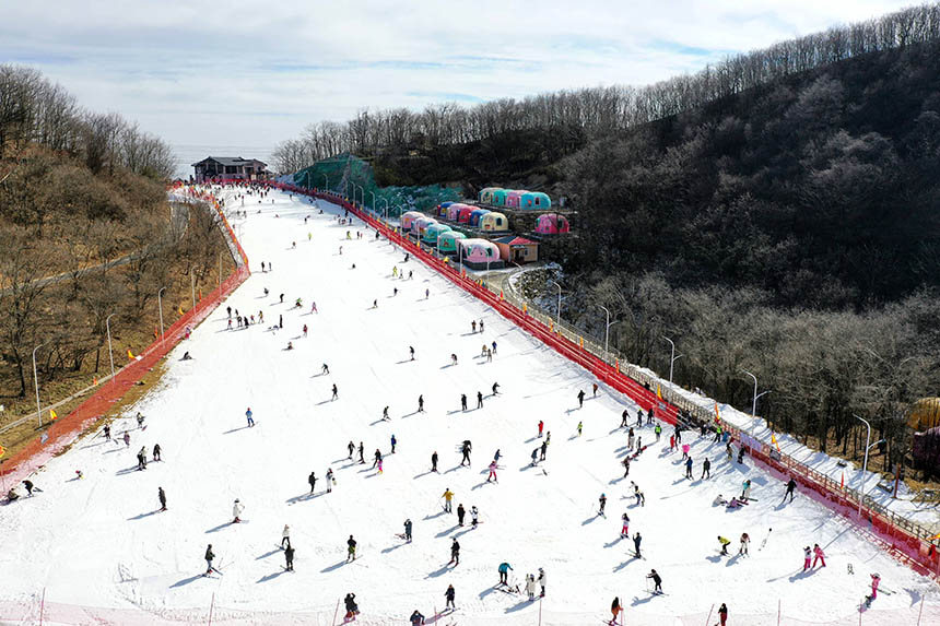 湖北保康：开启冬季“滑雪季”