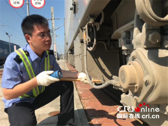 (脊梁)丝路小青年 班列“老司机”_fororder___172.100.100.3_temp_9500041_1_9500041_1_1_bbecd37d-4fc8-41a9-806e-4e7f4543f186