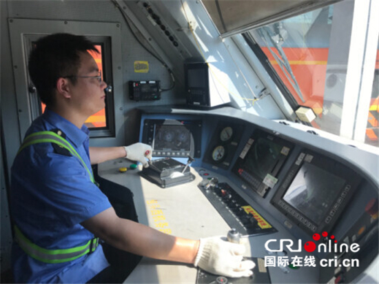 (脊梁)丝路小青年 班列“老司机”_fororder___172.100.100.3_temp_9500041_1_9500041_1_1_77d3ef48-1e41-43ab-97d1-c2ecb5920373