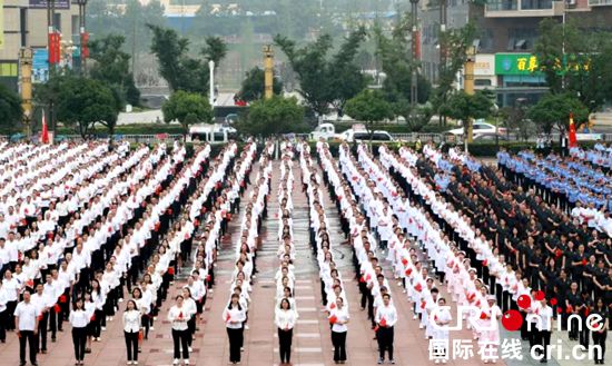 贵州黔西：20余万人“同唱一首歌” 为党庆生
