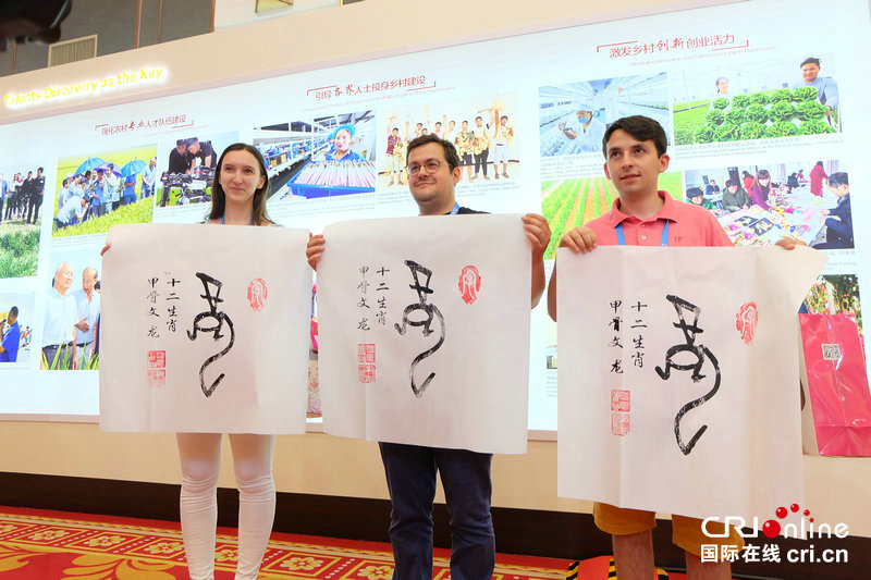 “中国共产党的故事”专题宣介会主题展览在郑州举行