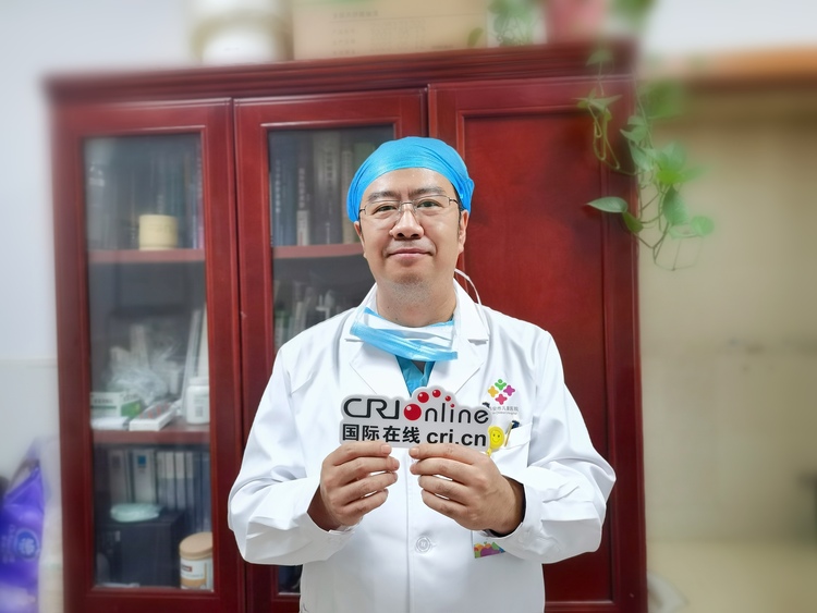 西安市儿童医院胸外科主任杨晔：24年的外科“老手”与48岁的新手父亲_fororder_微信图片_20211124161353