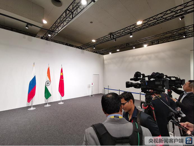 央视快讯：习近平即将出席中俄印领导人非正式会晤