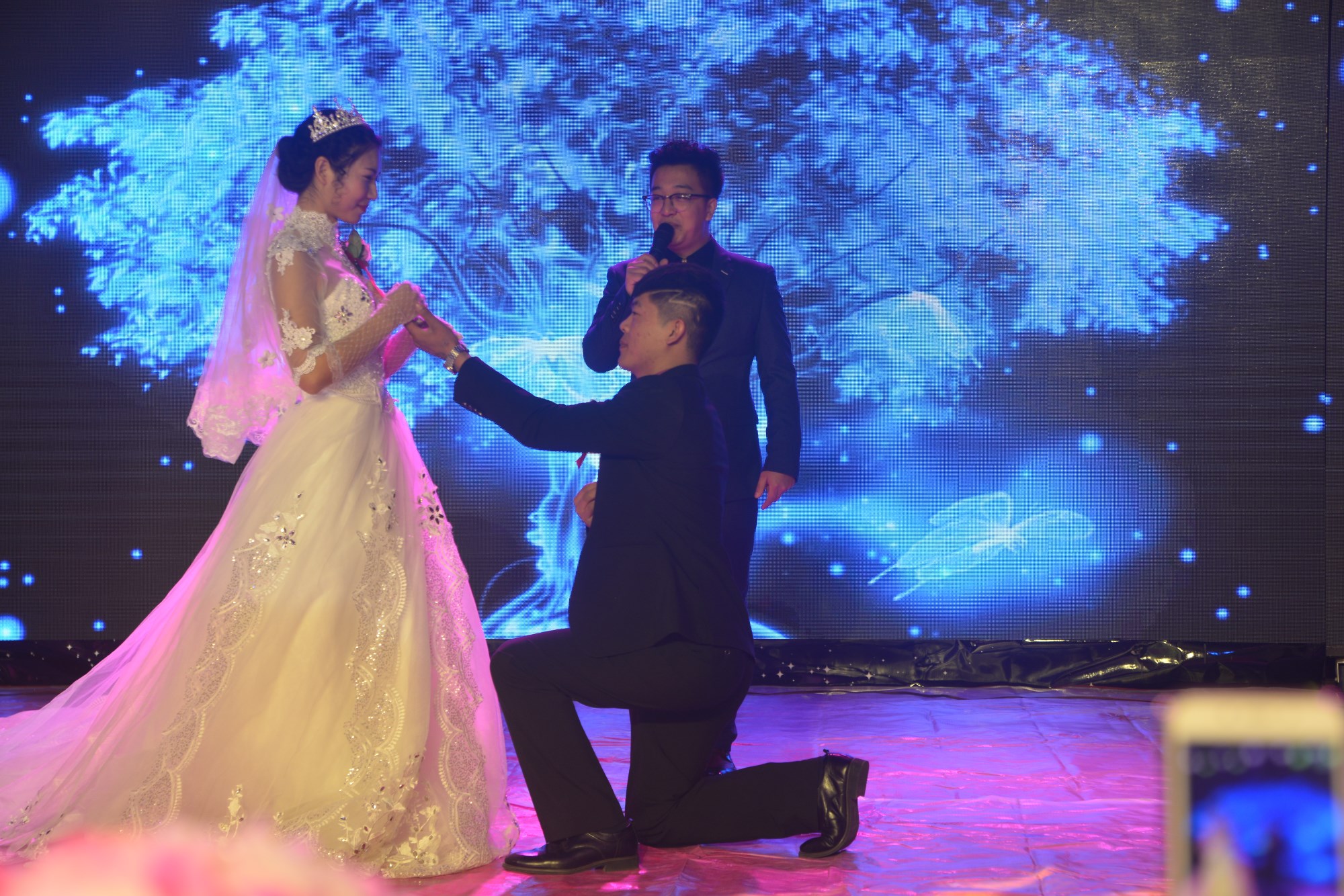 新娘结婚不要彩礼刷屏朋友圈 市委书记知道后亲自来送新婚礼