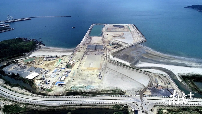 深圳港小漠港区建设迈入快车道，港口陆域轮廓初现