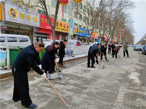 陕西靖边：党员干部街头扫雪保畅通_fororder_图片173