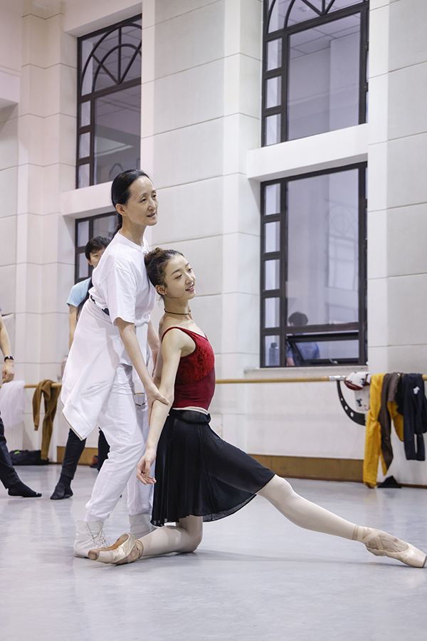 《【摩杰娱乐测速登录】芭蕾舞剧《奥涅金》12月即将首演 中央芭蕾舞团复排经典》