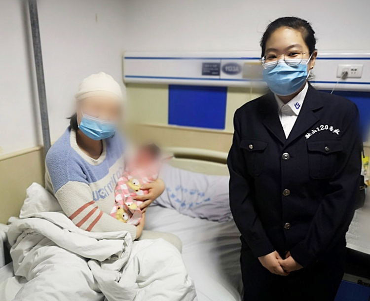 36岁产妇突然分娩 鞍山120急救中心调度员连线指导接生