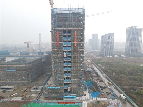 龙游健康产业中心项目提前3个月主体结构封顶