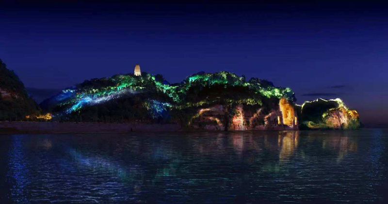 四川省楽山市でナイトクルージングが大人気