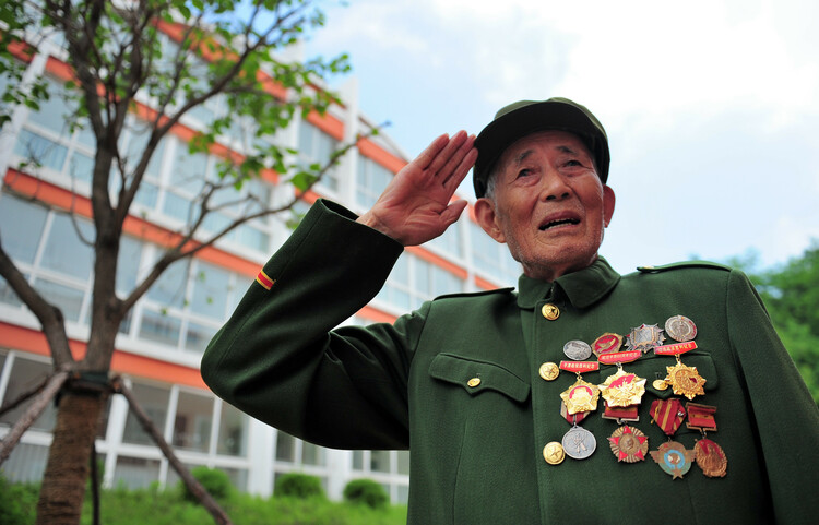 “我的荣誉来自党和人民” 老英雄孙景坤捐赠一生深藏军功章