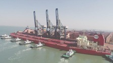 湄洲湾港年货物吞吐量将首次突破亿吨_fororder_rBABCmGtYuuACRXzAAAAAAAAAAA126.1000x568.960x546