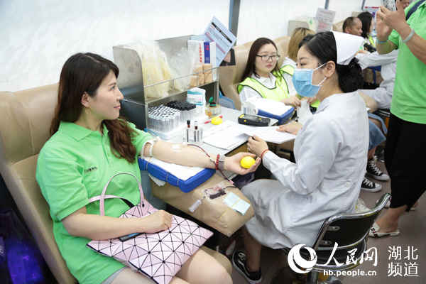武汉市硚口区组建无偿献血应急队 为军运用血提供支持