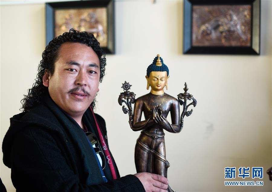首期藏族传统雕塑非遗传承人群培训班举行雕塑