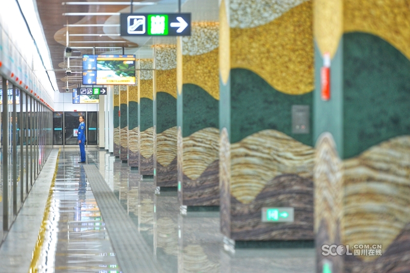 成都7号线地铁车站惊艳亮相 分春夏秋冬四种色调 - 国际在线移动版