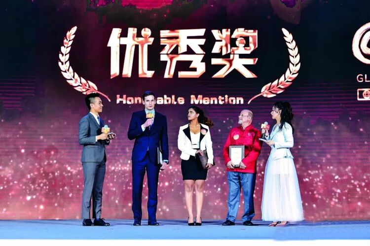 封面故事丨中国政府友谊奖获得者莫言:向世界介绍新时代的中国