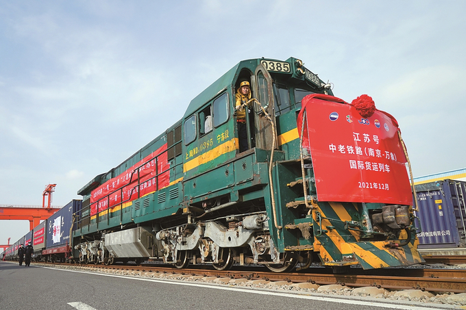 中老铁路国际货运列车“江苏号”始发