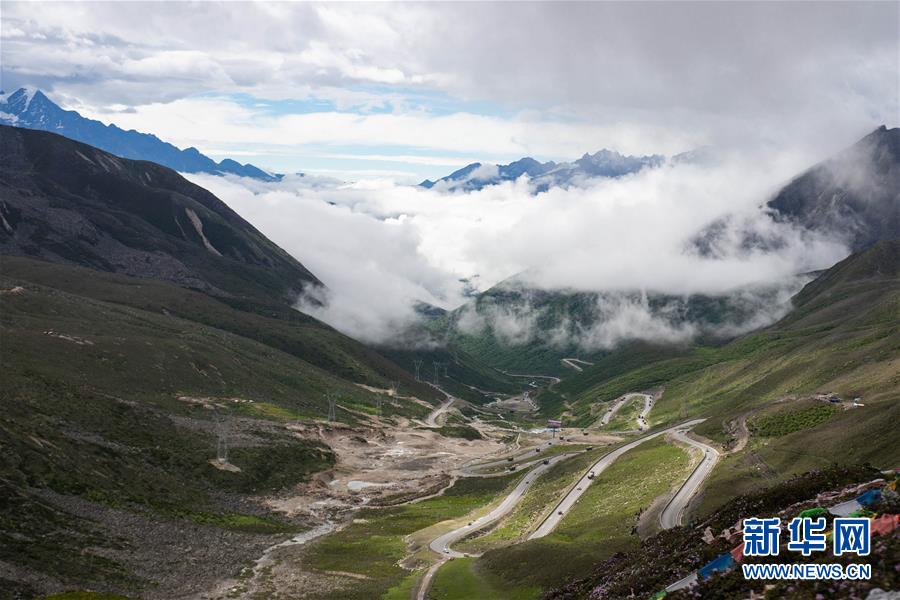 垭口:川藏公路上的观景台 垭口:川藏公路上的观景台