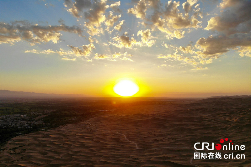 【张晨】航拍吐鲁番盆地库木塔格沙漠 遇见沙漠最美丽的模样（组图）