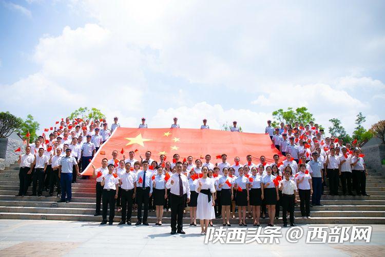 陕西“我爱你中国”系列公益快闪之“红色陕西”在延安举行