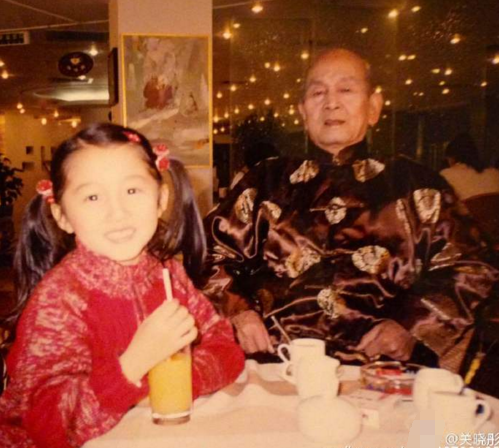 关晓彤晒与爷爷昔日合影 称十分想念他(组图)[6]- 中国日报网