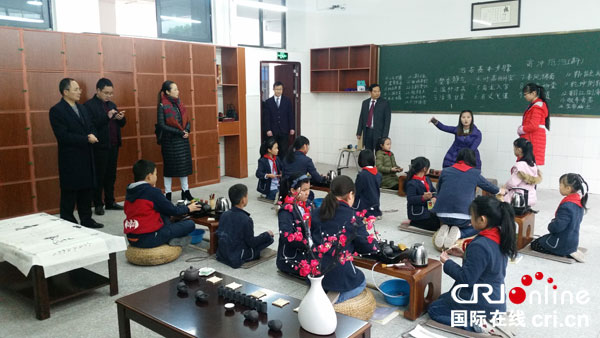 图片默认标题_fororder_参观茶艺社团活动