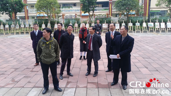 图片默认标题_fororder_参观校园文化建设