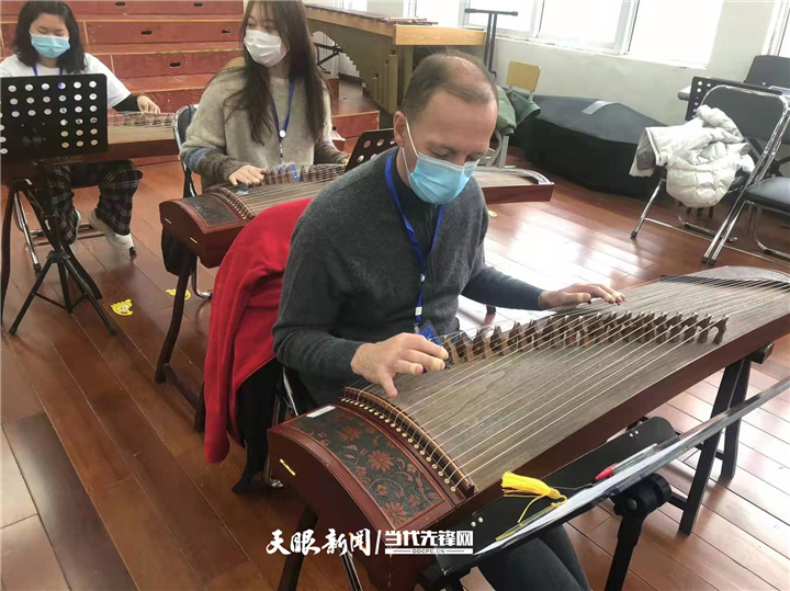 (中首)深圳大学留学生走进铜仁:把“美美哒”贵州分享到国际“朋友圈”