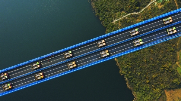 （中首）翁开高速开州湖特大桥进行荷载试验
