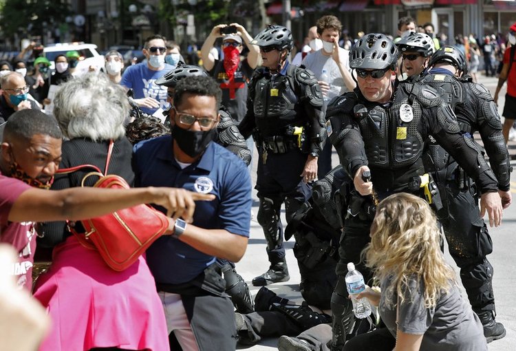 抗议活动横扫全美30座城市 至少8个州要求出动国民警卫队