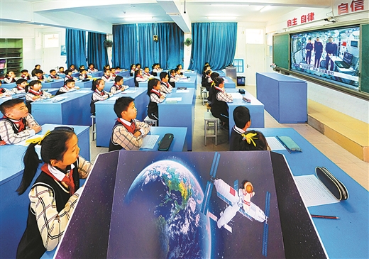 广西娃首次连线中国空间站