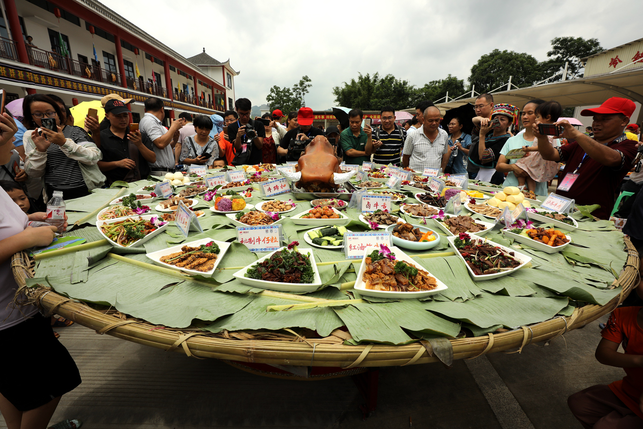 广西河池：多地瑶族同胞欢庆“祝著节”