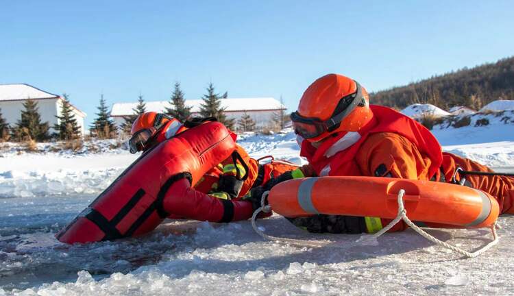 零下30℃ 冰域救援实战演练“硬核开战”