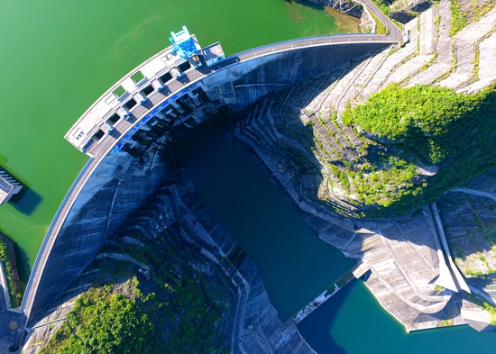 （原创）【2021共舞长江经济带】构皮滩水电站为贵州“通江达海”贡献乌江力量_fororder_363c8d15279a2d0bc7be8974071917f