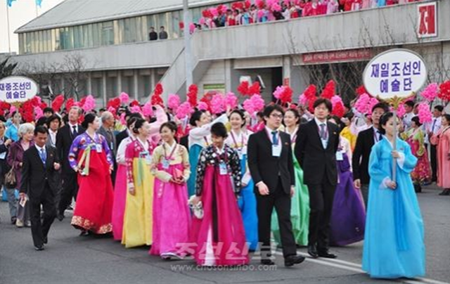 朝鲜举办4月之春艺术节演出庆祝太阳节