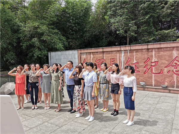 图片默认标题_fororder_重温入党誓词-供图-成都市少城小学