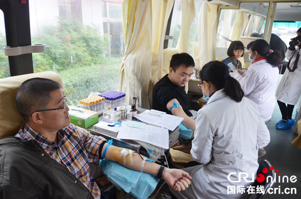 图片默认标题_fororder_无偿献血现场.