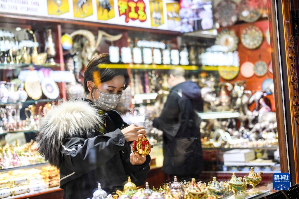 新华全媒+丨乌鲁木齐:冬至长夜暖 人间烟火情