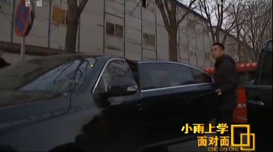 女童失亲上学成难题 家委会“13个爸爸妈妈”轮流接送