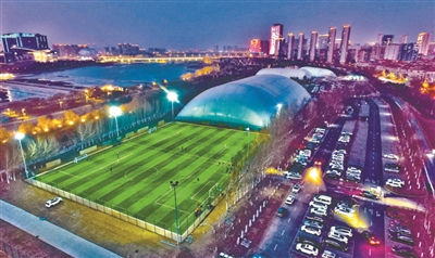 西班牙媒体为沈阳足球场点赞 “任何地方都能踢球！中国，沈阳！”