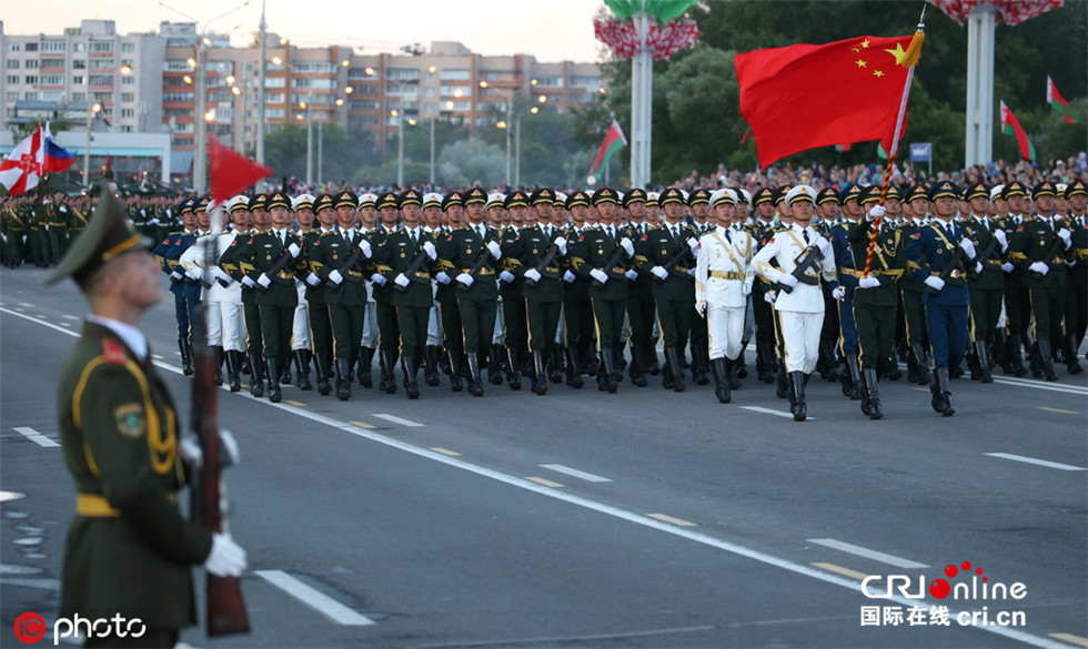 中国人民解放军仪仗队亮相白俄罗斯独立日阅兵式(高清组图)