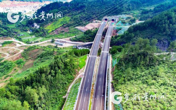 （大交通）全程50分钟！贵州三施高速公路全线建成通车