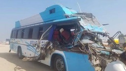 巴基斯坦两辆公交车相撞 已致至少2死15伤